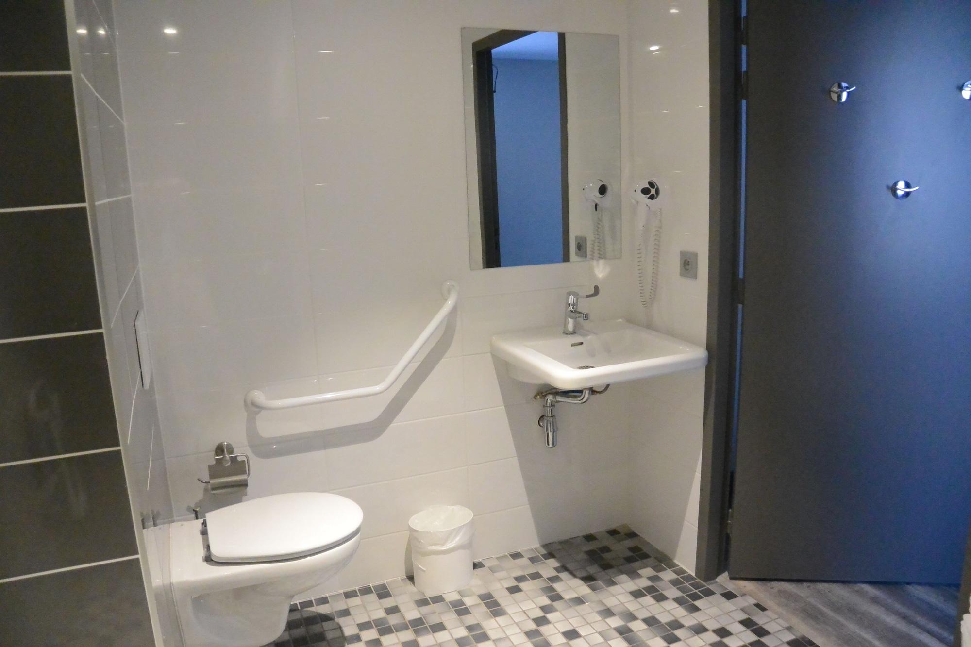 Kyriad Direct Tours Sud - Chambray Les Tours Eksteriør billede