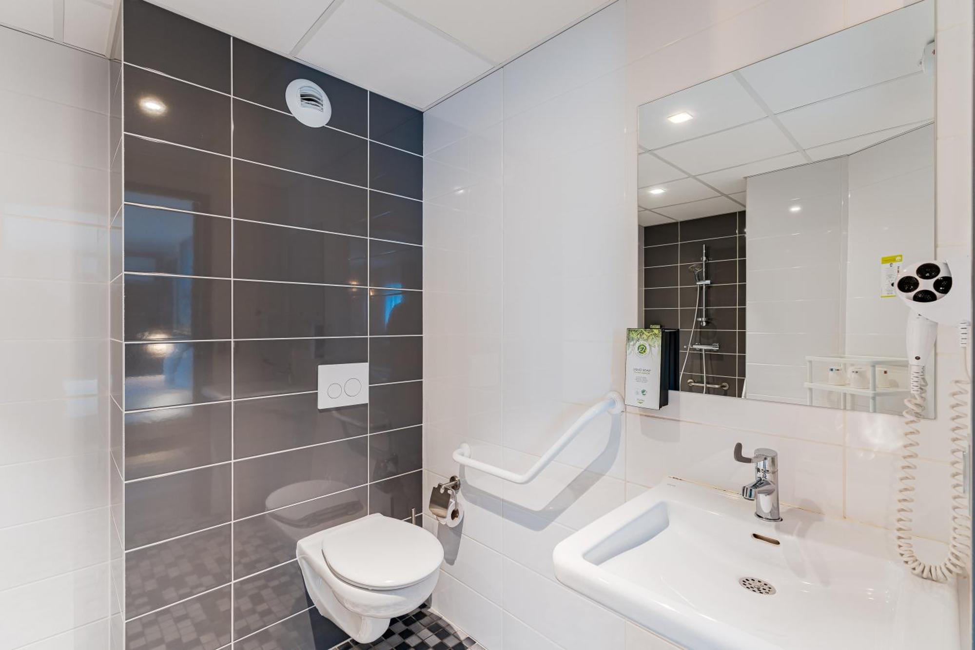 Kyriad Direct Tours Sud - Chambray Les Tours Eksteriør billede