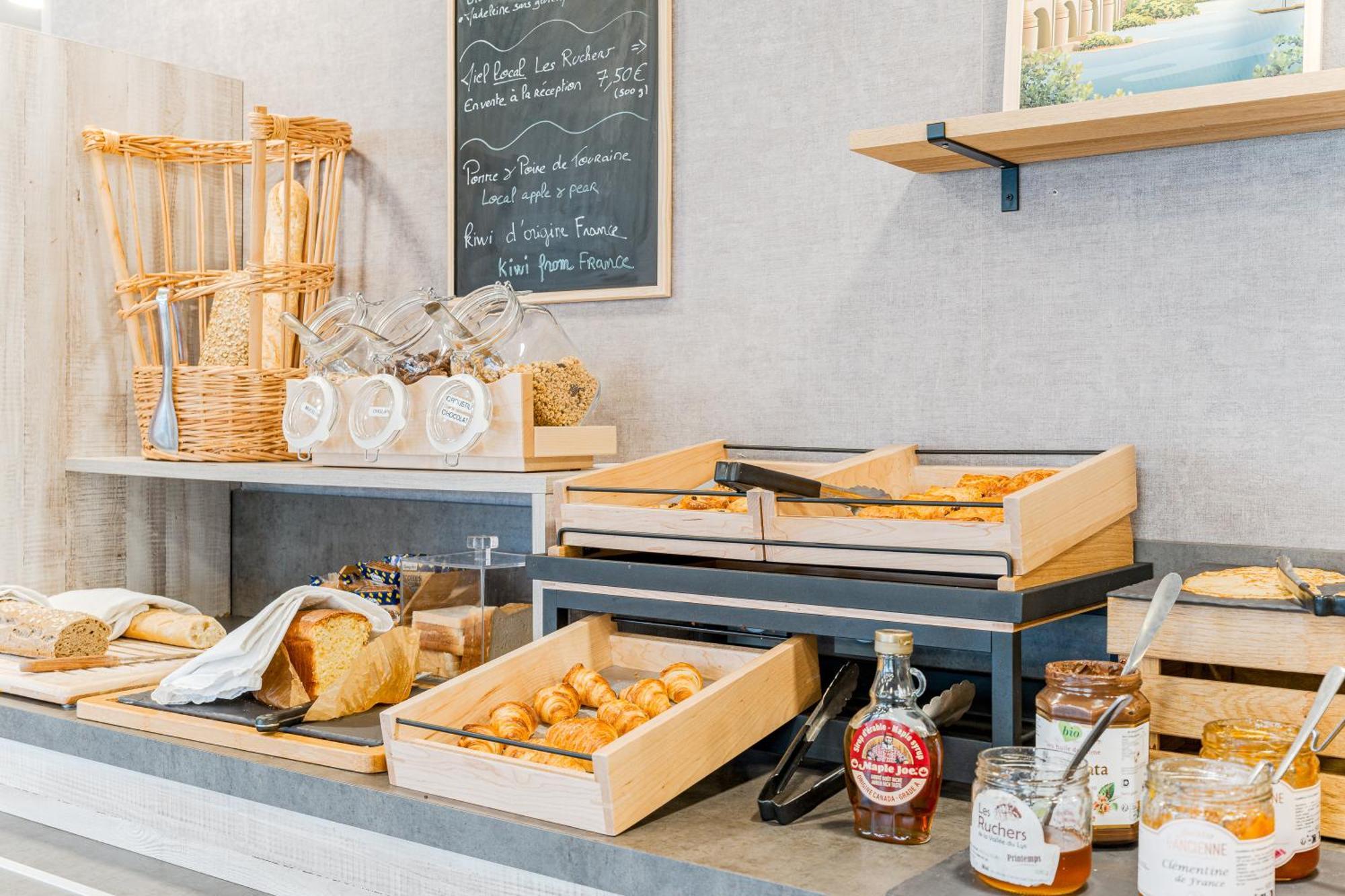 Kyriad Direct Tours Sud - Chambray Les Tours Eksteriør billede