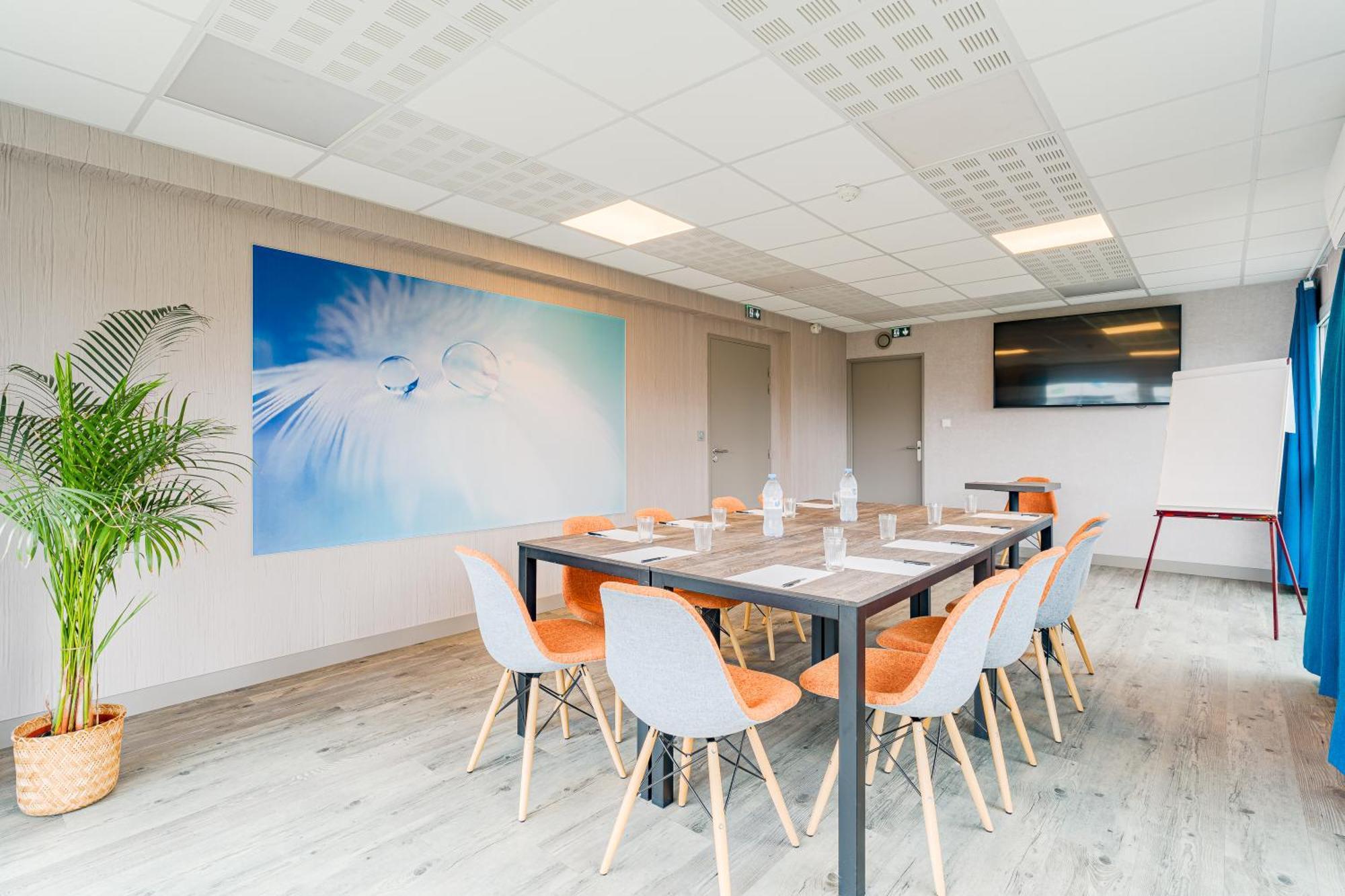 Kyriad Direct Tours Sud - Chambray Les Tours Eksteriør billede