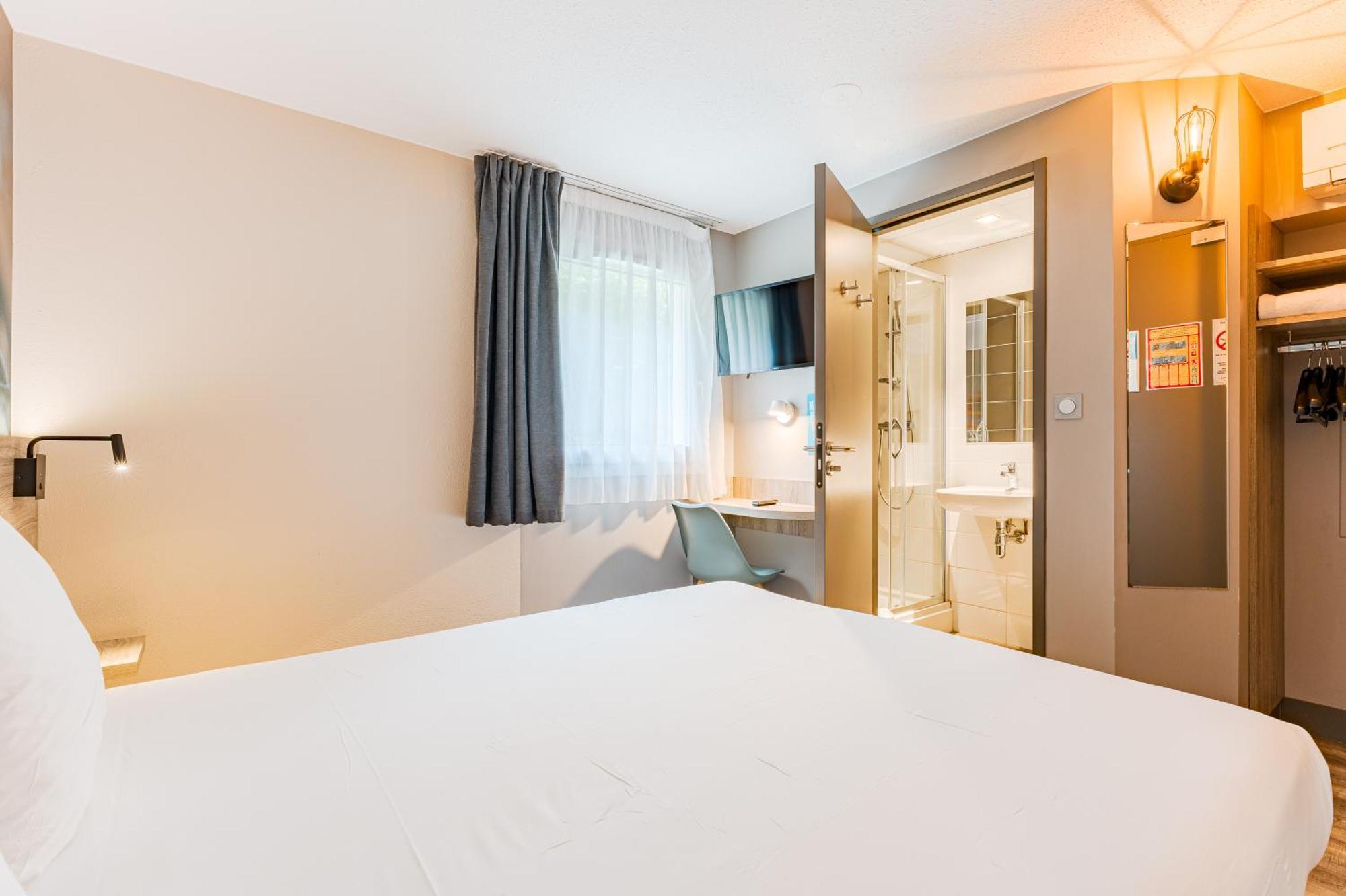 Kyriad Direct Tours Sud - Chambray Les Tours Eksteriør billede