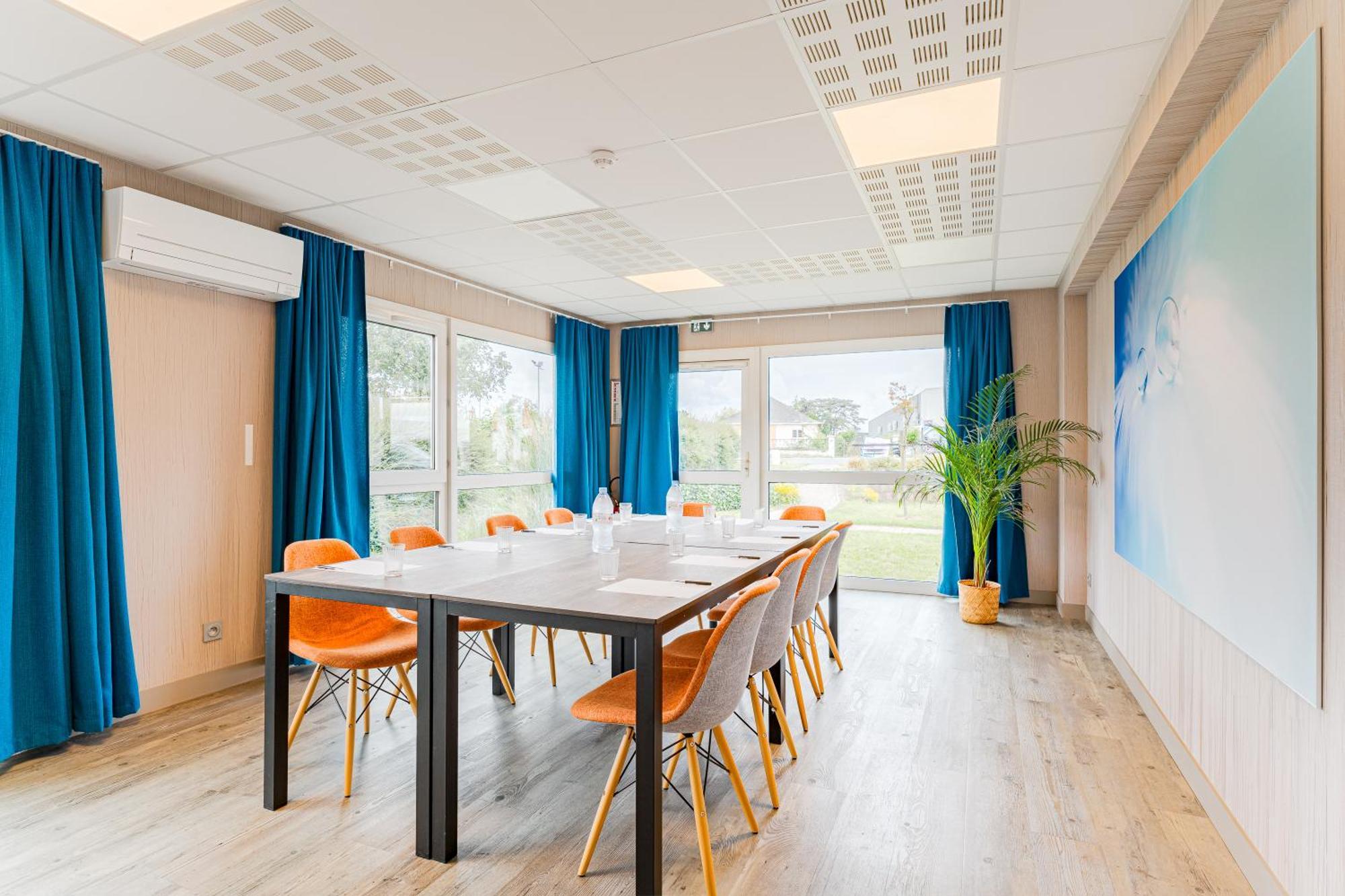 Kyriad Direct Tours Sud - Chambray Les Tours Eksteriør billede